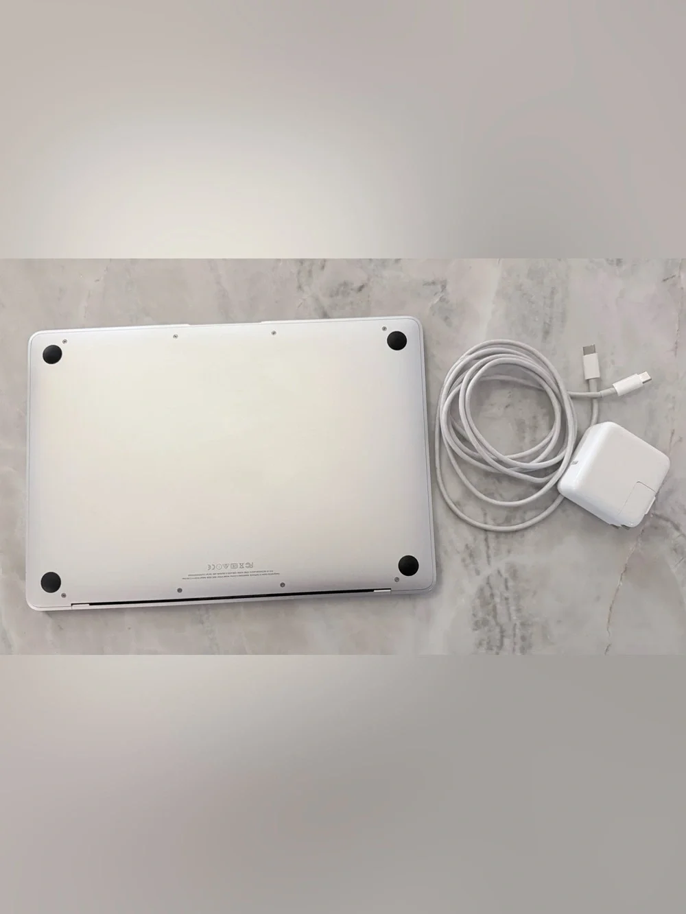 Apple MacBook Silver Laptop 1.4 GHz Dual-Core Intel i7 8 GB